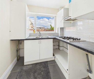 2 bedroom semi-detached house to rent - Photo 4