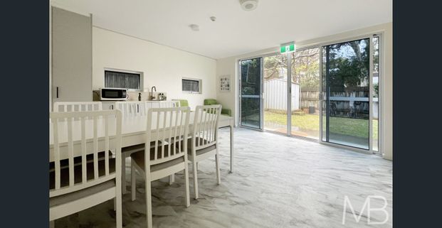 FULLY FURNISHED SELF-CONTAINED MODERN STUDIO WALK TO METRO - Photo 1