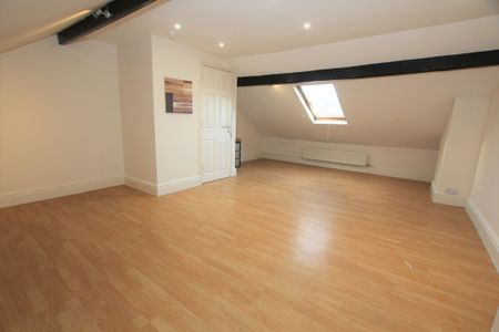 4 Bedroom Town House, Chester - Photo 5