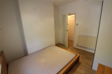 Two Double Bedroom Flat- Wapping, E1W - Photo 5