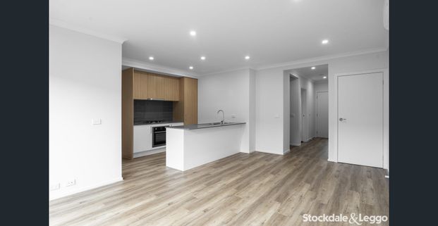 Live Where Lifestyle Meets Luxury in Grand View Estate! - Photo 1