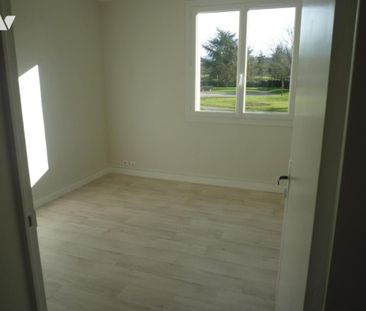 Loue Appartement à Rezé Pont Rousseau T2 rdc - cave et parking exté... - Photo 3