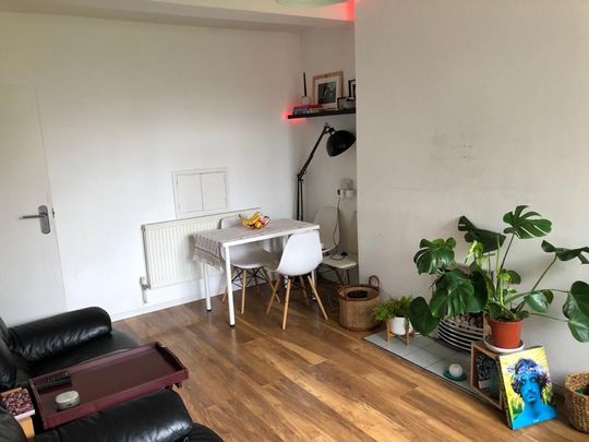 3 Bed Flat, Patmore, SW8 - Photo 1
