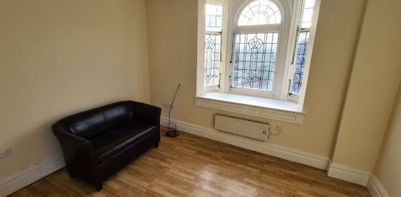 Dewsbury Road, Beeston - Photo 2