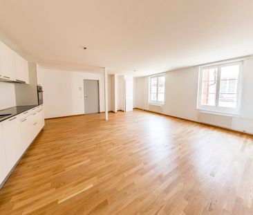 Mitten in der Altstadt - Grosse Wohnung mit 2 Badezimmern und Reduit - Foto 2