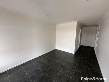 Modern Family Living in Munno Para Downs - Photo 5