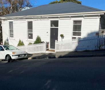 Charming 3BR Home in Kelburn! - Photo 3