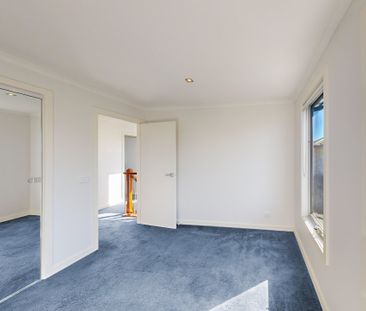 Modern 3-Bedroom Townhouse - Just 1km to Tullamarine Primary School - Photo 6