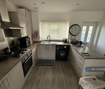 3 bedroom semi-detached house to rent - Photo 2