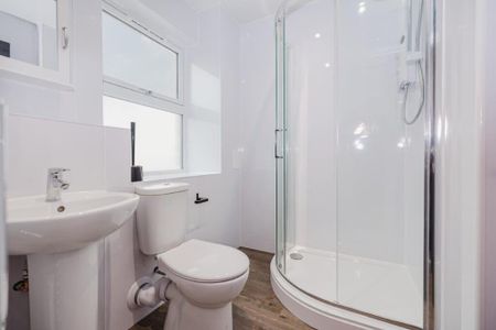 6 bedroom terraced house to rent - Photo 4