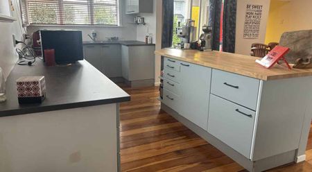 Spacious 4-Bedroom Family Home - Photo 2