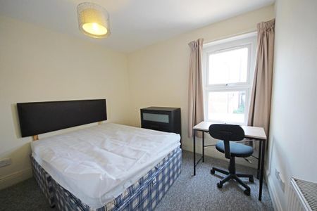 4 bedroom detached house to rent - Photo 3