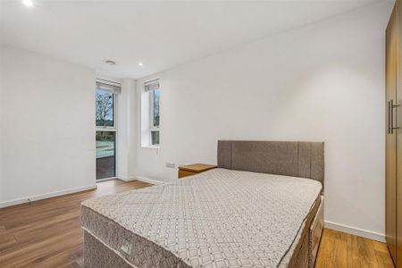 3 bedroom flat to rent - Photo 4