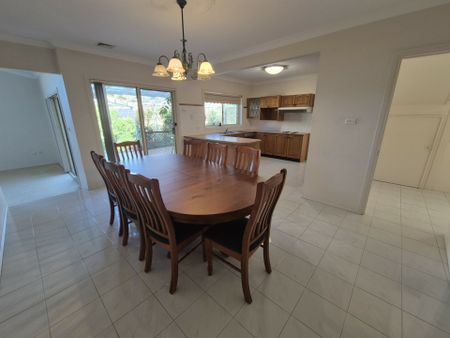 Magnificent Double Story 5 Bedroom Home with Large Outdoor Entertaining Area - Photo 3