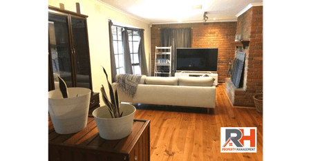 For Lease - Spacious Family Home on 1.4 Acres! - Photo 2