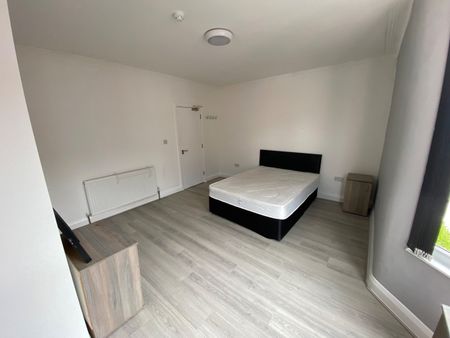 Room in a Shared House, Ampthill Road, L17 - Photo 2