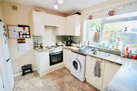 Masons Road, Cippenham, SL1 - Photo 3