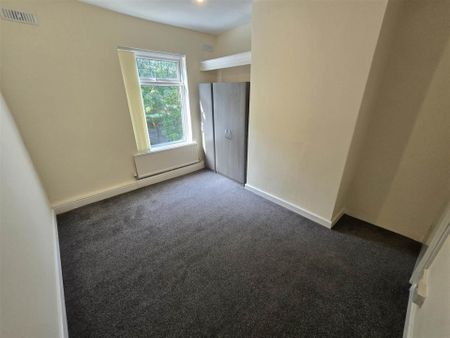 Price £1,000 pcm - Available Now - Unfurnished - Photo 3