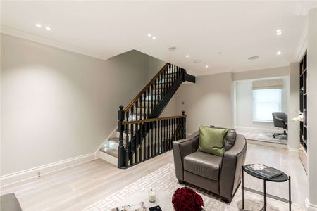 Completely modernised three bedroom townhouse moments from Marylebone - Photo 3