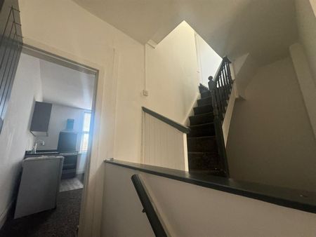 Flat Upstairs, 216 York Road, Leeds - Photo 3
