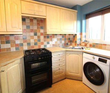 Derwent Close, Waterlooville, Hampshire, PO8 - Photo 2