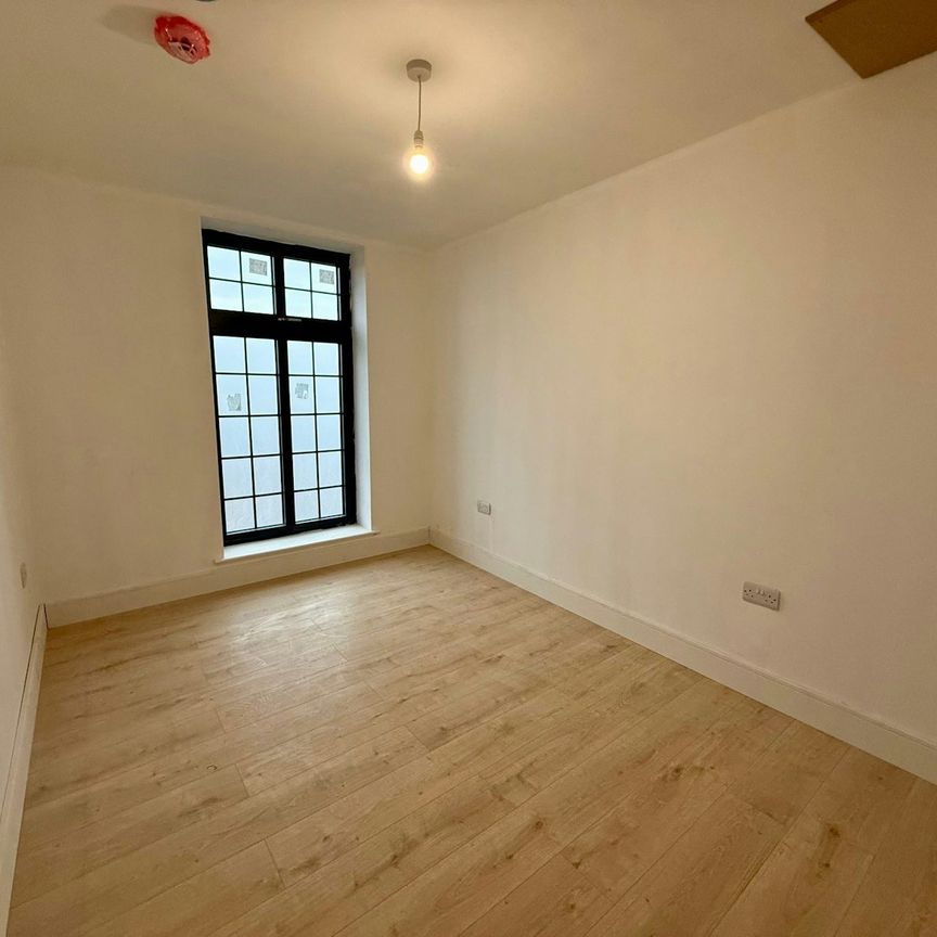 Flat to rent on - Photo 1