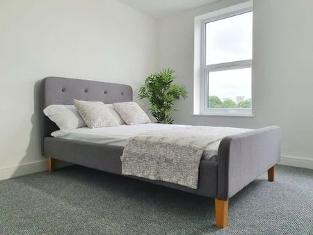 5 bedroom flat to rent - Photo 3