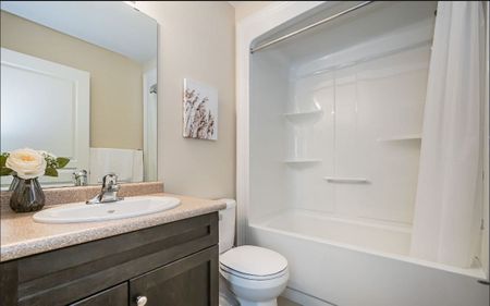 For Lease - 194 Eaglecrest Street Unit# Main Floor, Kitchener, Ontario - Photo 2