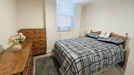 2 bedroom Flat To Let - Photo 4