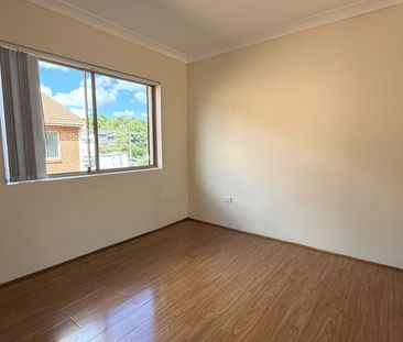 BEAUTIFUL 2 BED 2 BATH UNIT WITH SECURE CAR SPACE - Photo 5