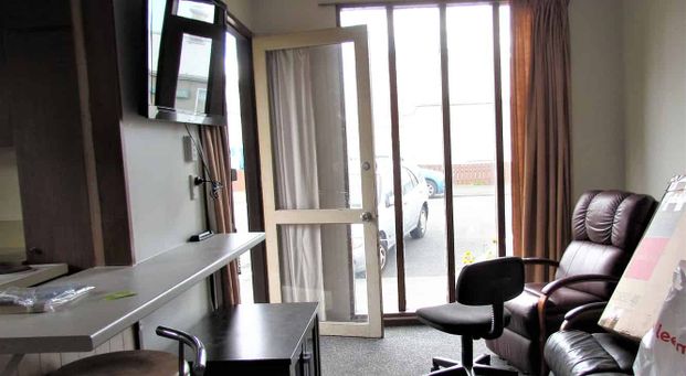 Charming 3BR Apartment in North Dunedin - Photo 1