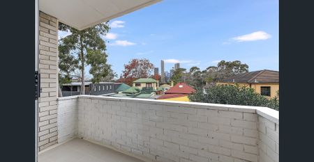 Modernised apartment in ideal location - Photo 2