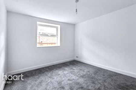 3 bedroom semi-detached bungalow to rent - Photo 4