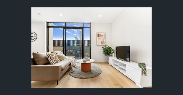 Beautiful 1 Bedroom Apartment - Walk to Metro, Shops & Cafes! - Photo 1