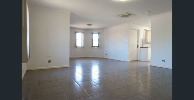 Spacious 4-Bedroom Family Home with Modern Comforts - Photo 1