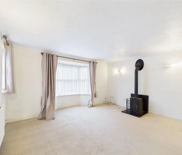 4 bedroom detached house to rent - Photo 2
