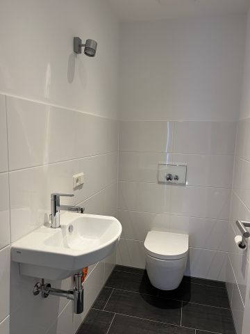 Moderne Neubauwohnung mit Loggia, Terrasse und Garten – inkl. TG-Stellplatz - Foto 4