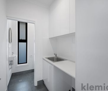 Super low maintenance townhouse. - Photo 5