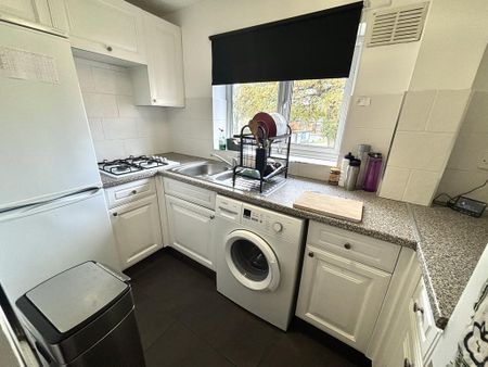 1 bedroom flat to rent - Photo 4
