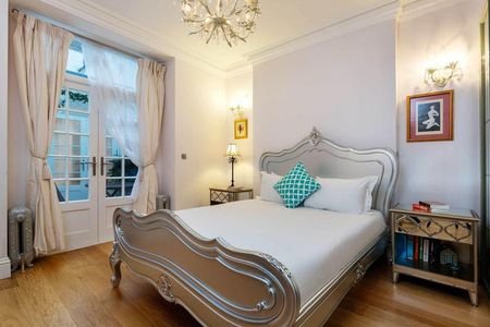 St.George's Square - Photo 2