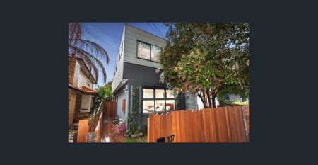 Three bedroom townhouse - Photo 4