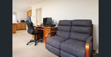 Court Location with Community Feel - Photo 2