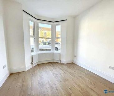 Field Road, London, E7 - Photo 2