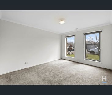 8 Margitta Lane, Pakenham, Vic 3810 - Photo 6