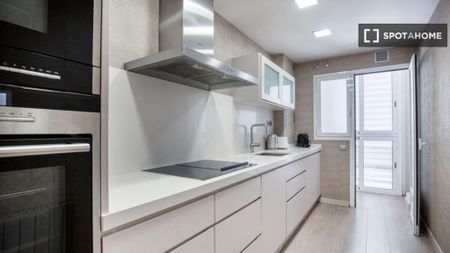 3 room luxury Apartment for rent in Barcelona, Catalonia - Photo 2