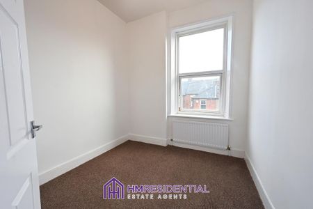 3 bedroom flat to rent - Photo 2