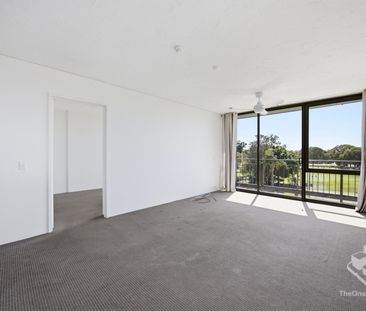 1 Bedroom Apartment with Golf Course & Skyline Views - Photo 2