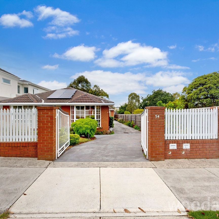 Charming 2-Bedroom Unit in Prime Location - Photo 1