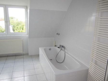 sanierte bzw. renovierte 3 Zimmer DG Wohnung in Adlershof mit Dachterrasse, offener Küche, Badewanne + Dusche - Foto 3