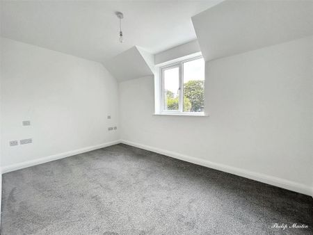 4 bedroom detached house to rent - Photo 4